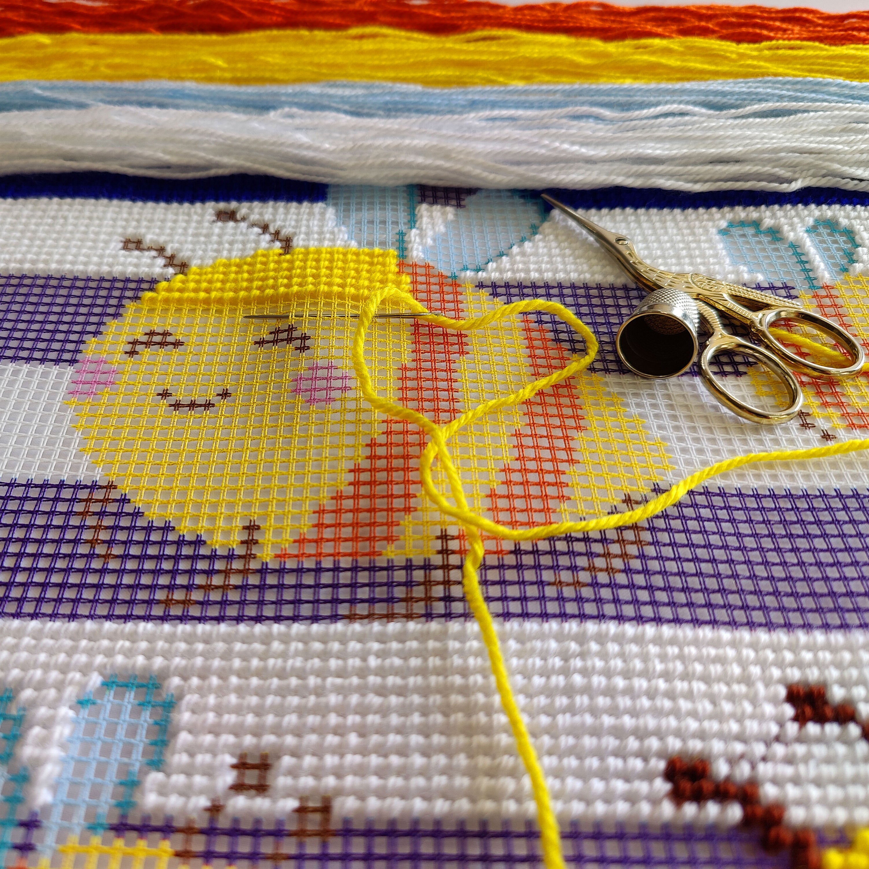 Brvsk Stamped Cross-Stitch Kit for Adults and Beginners — Honey Bees 16″ × 16″ with Clear, Precise Printed Design on Cotton Canvas; Includes 2 Needles, Yarn, and Easy-Read Chart