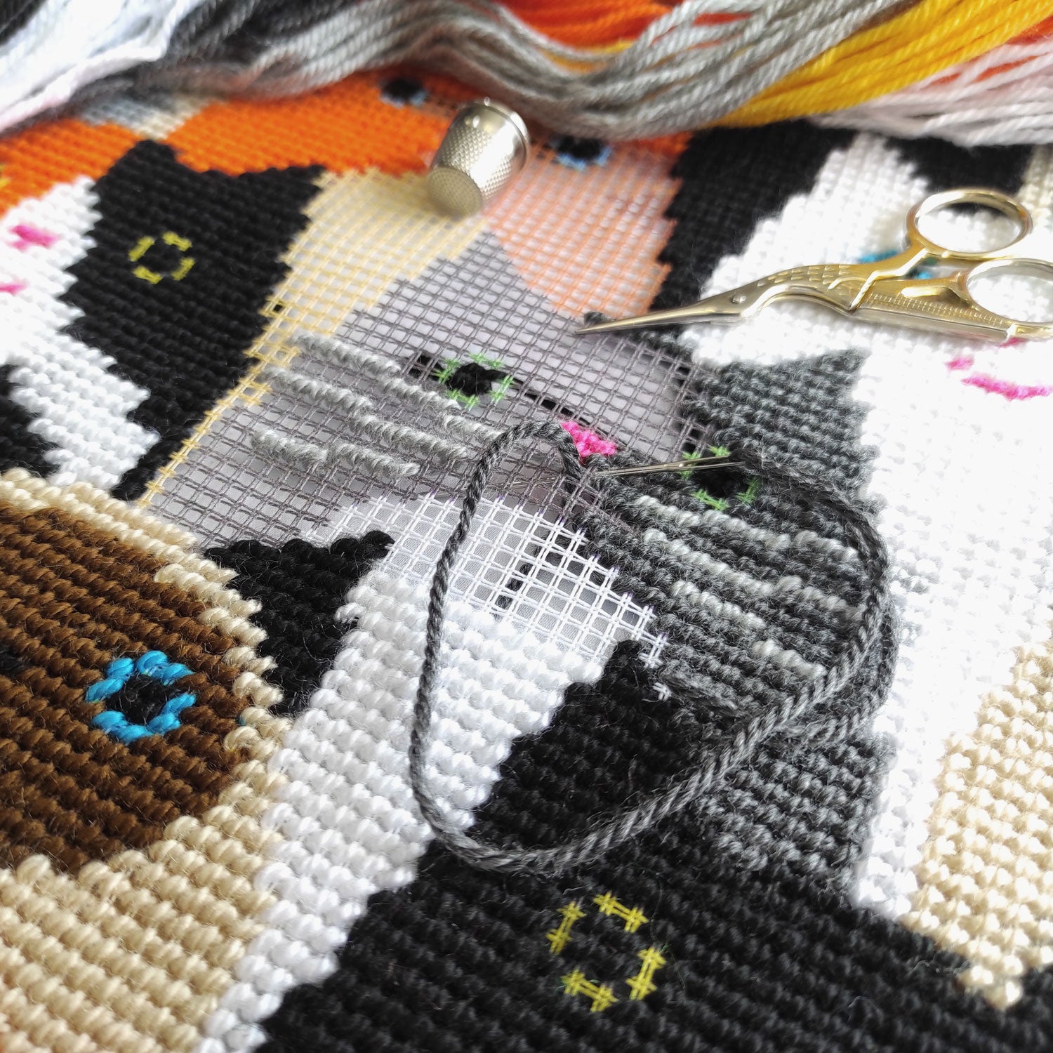 Brvsk Ferine Stamped Cross-Stitch Kit for Adults and Beginners — Cat Choir 16″ × 16″ with Clear, Precise Printed Design on Cotton Canvas; Includes 2 Needles, Yarn, and Easy-Read Chart