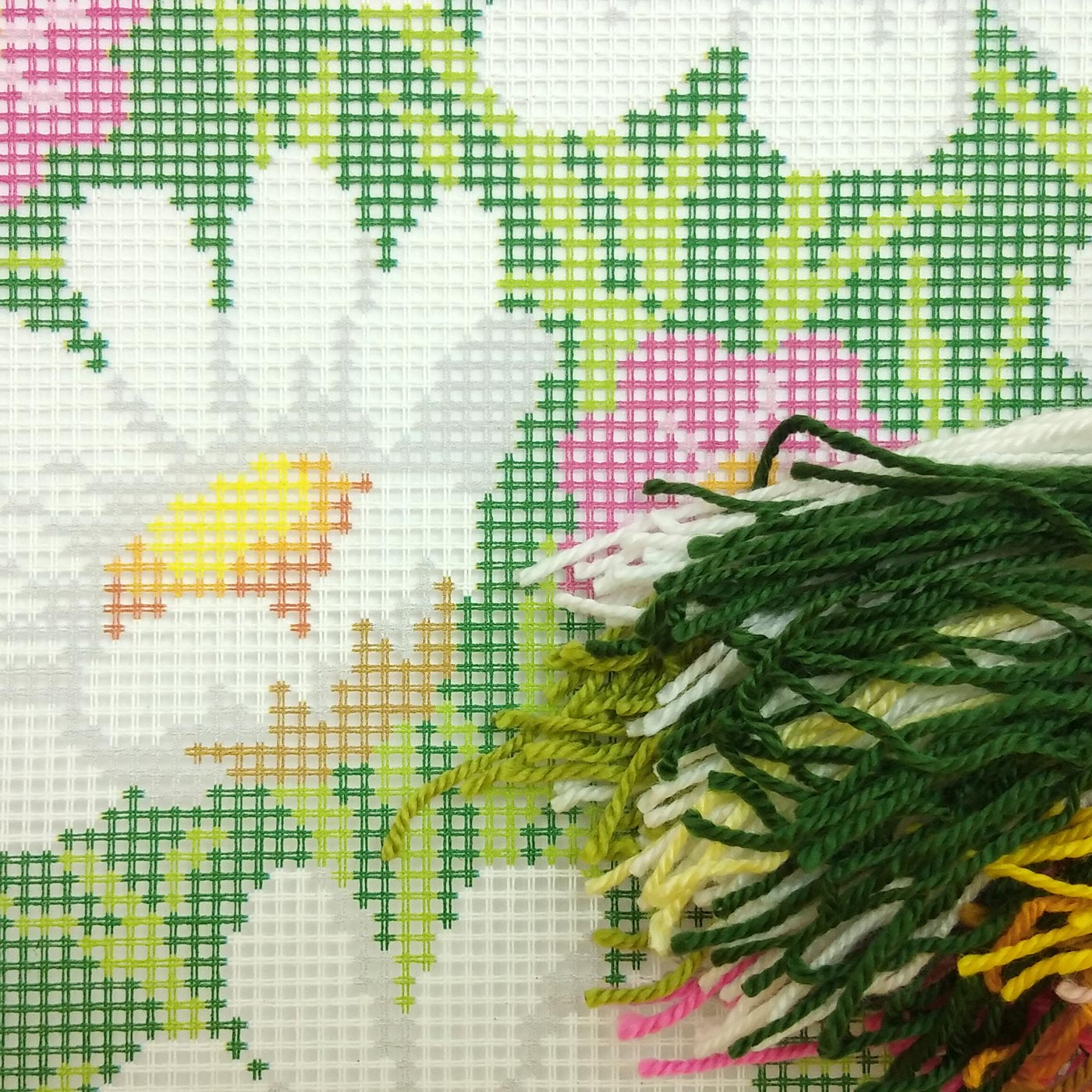 Brvsk Floral Needlepoint Kit for Adults and Beginners — Daisies 16″ × 16″ with Clear, Precise Printed Design on Cotton Canvas; Includes 2 Needles, Yarn, and Easy-Read Chart